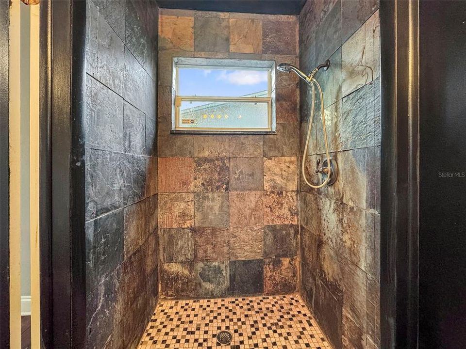 For Sale: $368,000 (3 beds, 2 baths, 1394 Square Feet)