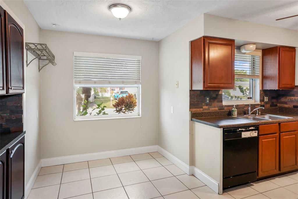 For Sale: $368,000 (3 beds, 2 baths, 1394 Square Feet)