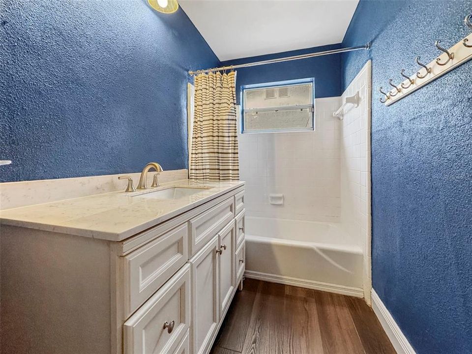 For Sale: $368,000 (3 beds, 2 baths, 1394 Square Feet)