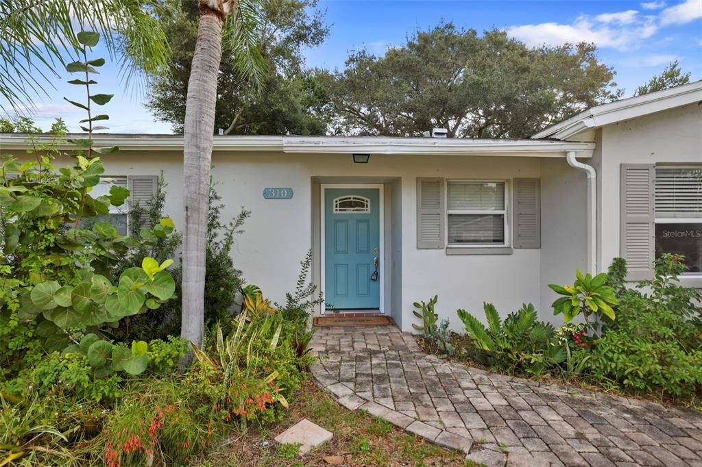 For Sale: $368,000 (3 beds, 2 baths, 1394 Square Feet)
