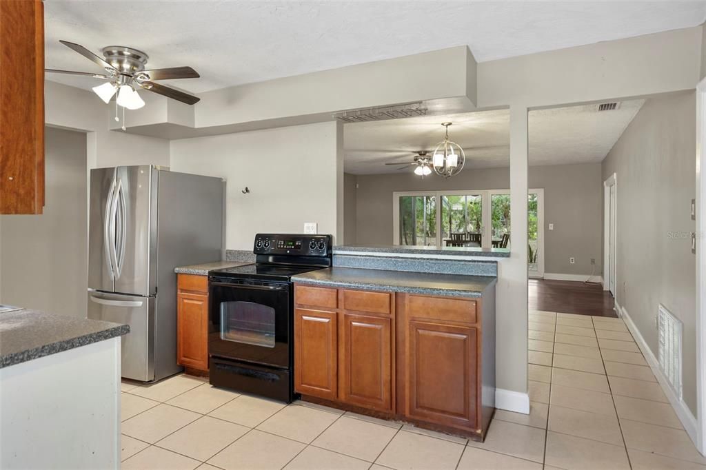 For Sale: $368,000 (3 beds, 2 baths, 1394 Square Feet)