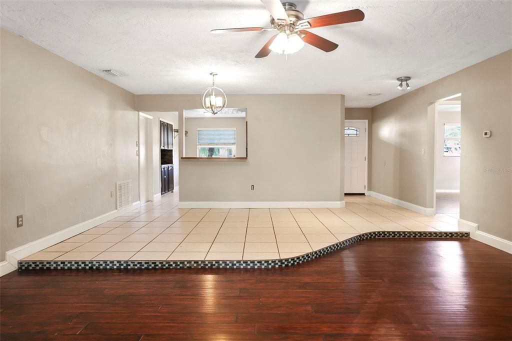 For Sale: $368,000 (3 beds, 2 baths, 1394 Square Feet)