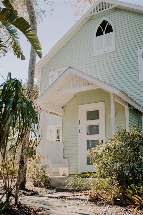 For Sale: $599,000 (2 beds, 2 baths, 1332 Square Feet)