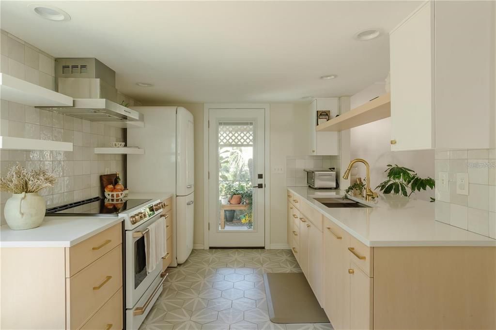 For Sale: $599,000 (2 beds, 2 baths, 1332 Square Feet)