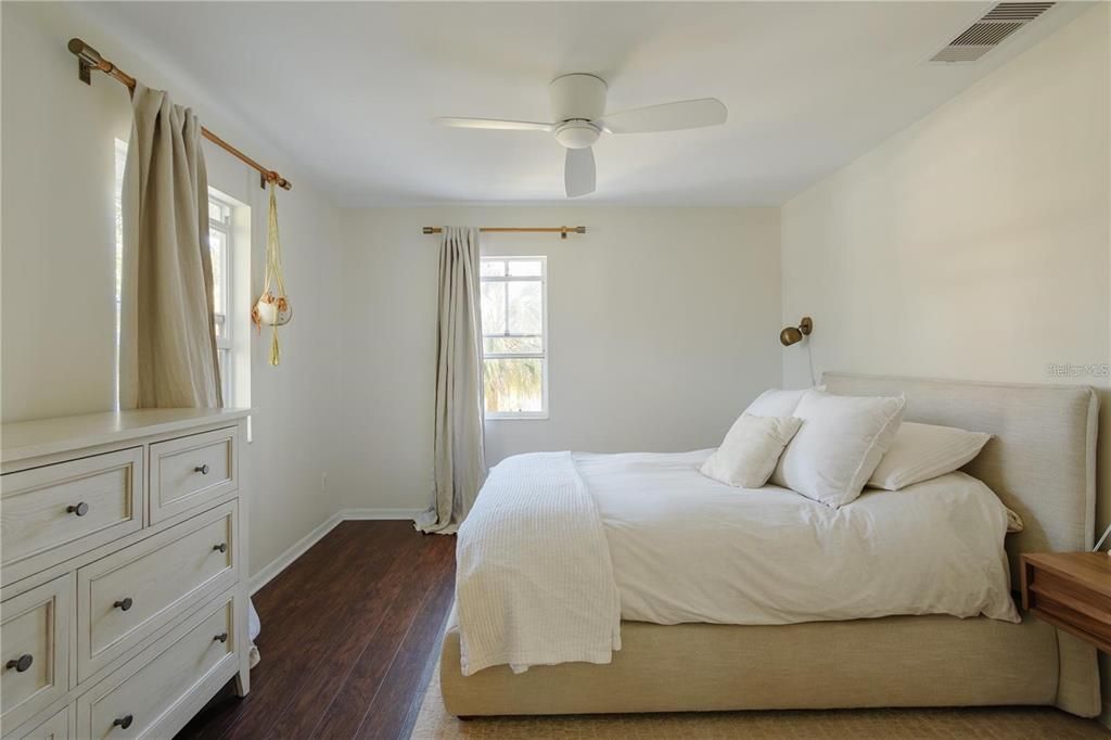 For Sale: $599,000 (2 beds, 2 baths, 1332 Square Feet)