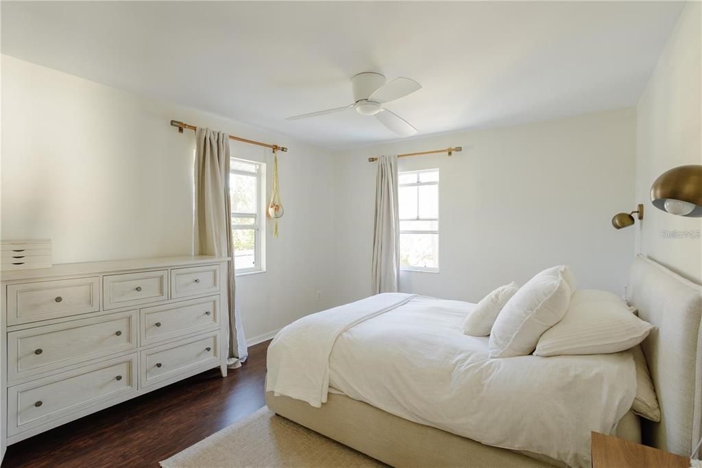 For Sale: $599,000 (2 beds, 2 baths, 1332 Square Feet)