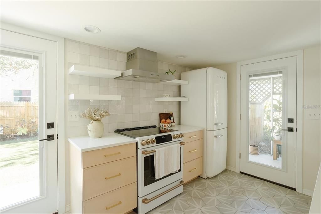 For Sale: $599,000 (2 beds, 2 baths, 1332 Square Feet)