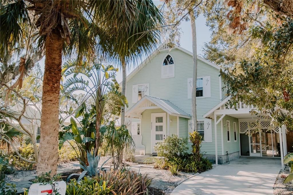 For Sale: $599,000 (2 beds, 2 baths, 1332 Square Feet)