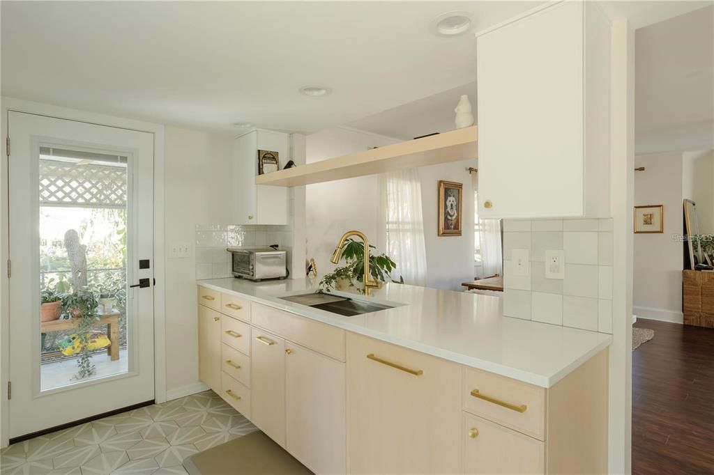 For Sale: $599,000 (2 beds, 2 baths, 1332 Square Feet)