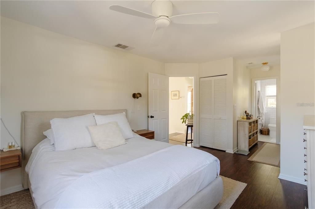 For Sale: $599,000 (2 beds, 2 baths, 1332 Square Feet)