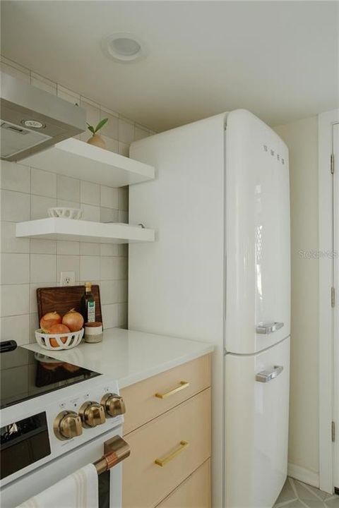 For Sale: $599,000 (2 beds, 2 baths, 1332 Square Feet)