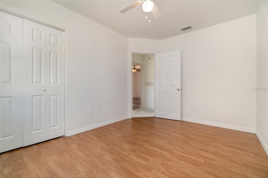 Под контрактом: $250,000 (3 спален, 2 ванн, 1333 Квадратных фут)