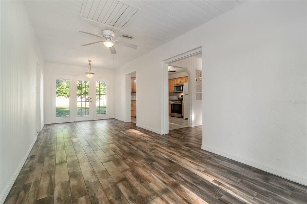 Под контрактом: $250,000 (3 спален, 2 ванн, 1333 Квадратных фут)