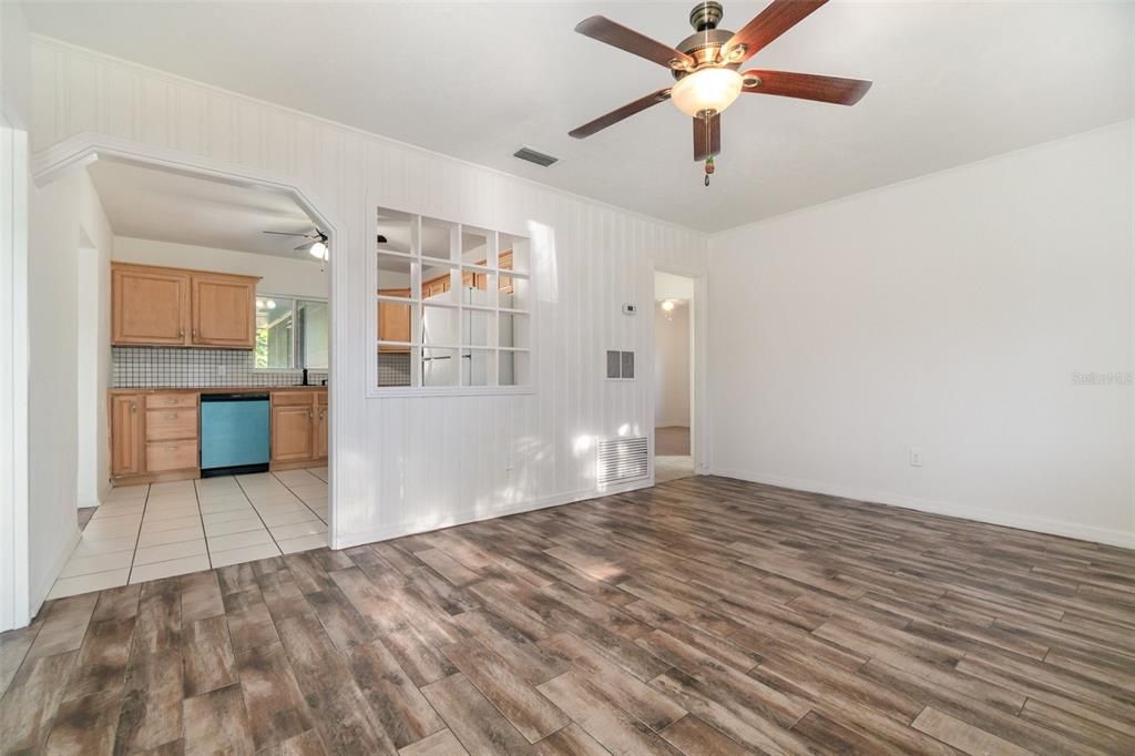 Под контрактом: $250,000 (3 спален, 2 ванн, 1333 Квадратных фут)