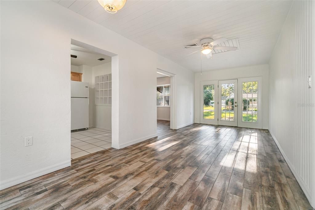 Под контрактом: $250,000 (3 спален, 2 ванн, 1333 Квадратных фут)