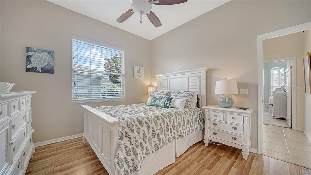 Под контрактом: $525,000 (3 спален, 2 ванн, 1915 Квадратных фут)