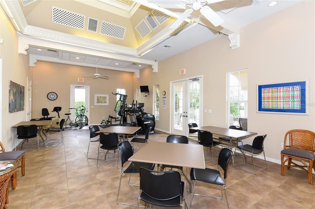 Под контрактом: $525,000 (3 спален, 2 ванн, 1915 Квадратных фут)