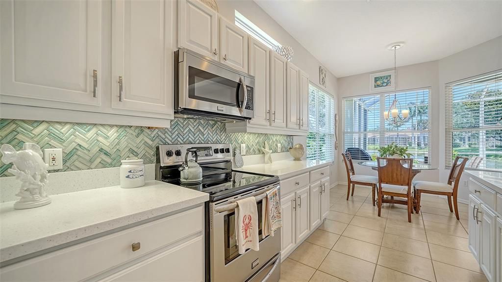 Под контрактом: $525,000 (3 спален, 2 ванн, 1915 Квадратных фут)