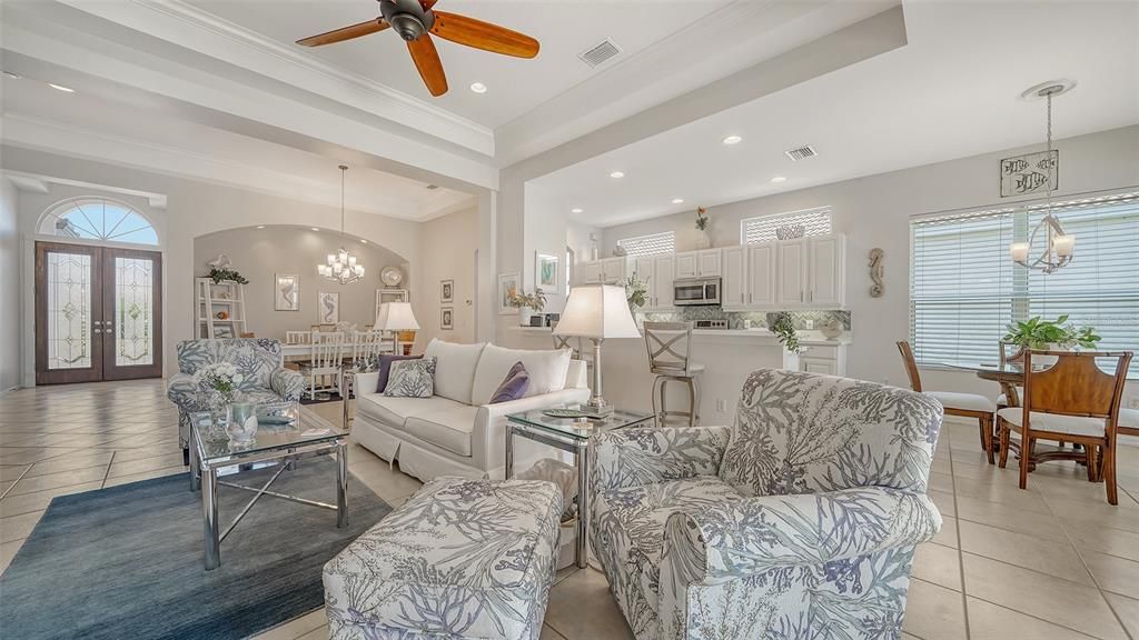 Под контрактом: $525,000 (3 спален, 2 ванн, 1915 Квадратных фут)