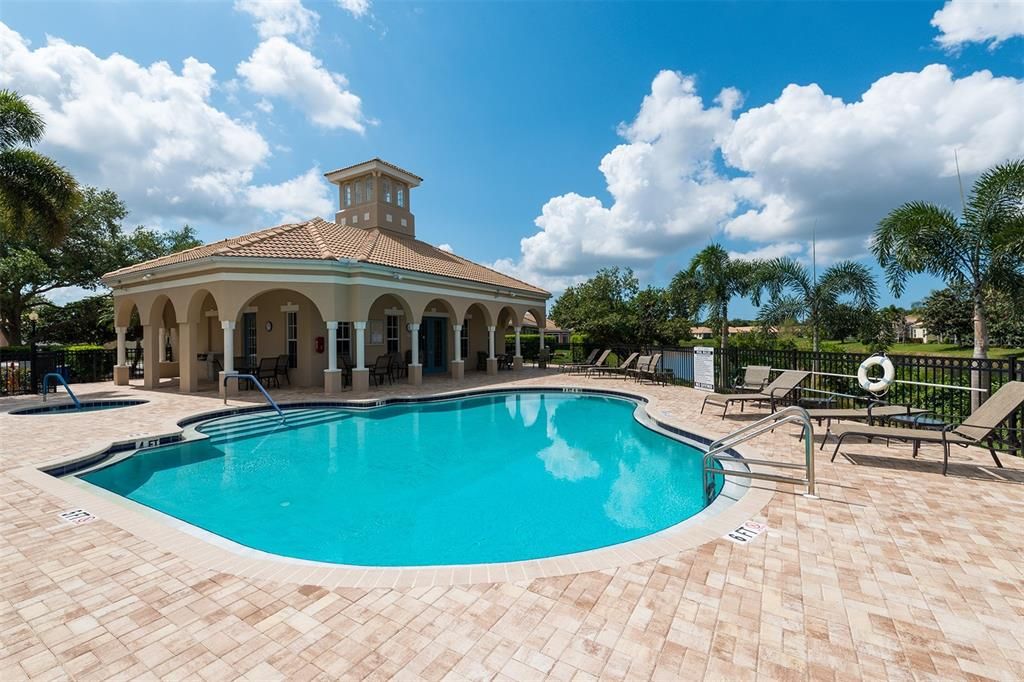 Под контрактом: $525,000 (3 спален, 2 ванн, 1915 Квадратных фут)