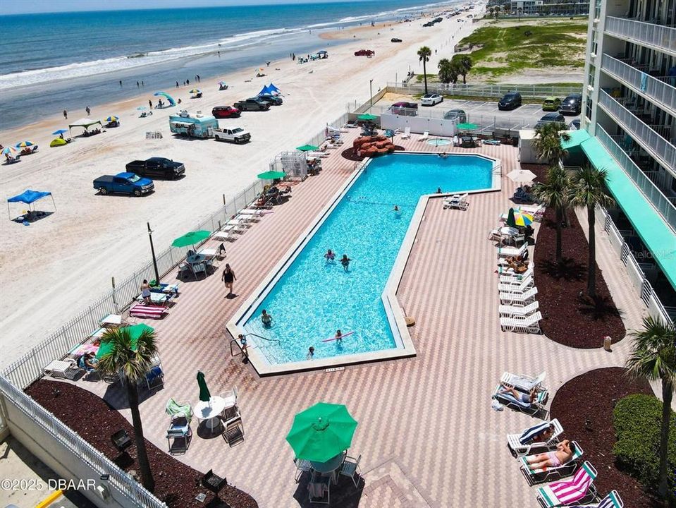 For Sale: $177,000 (1 beds, 1 baths, 399 Square Feet)