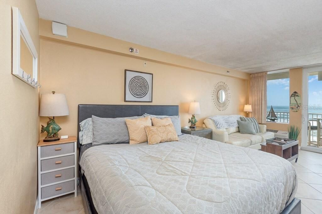 For Sale: $177,000 (1 beds, 1 baths, 399 Square Feet)