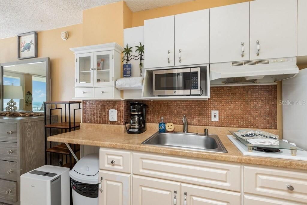 For Sale: $177,000 (1 beds, 1 baths, 399 Square Feet)