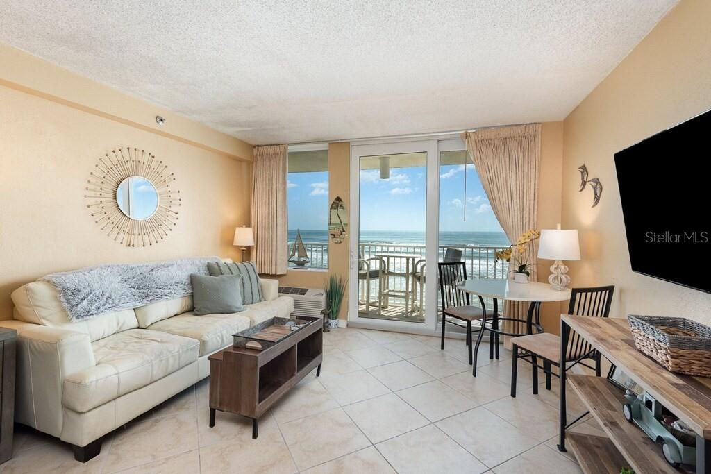 For Sale: $177,000 (1 beds, 1 baths, 399 Square Feet)