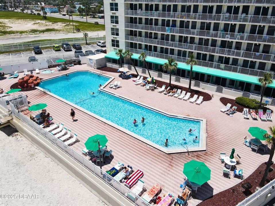 For Sale: $177,000 (1 beds, 1 baths, 399 Square Feet)