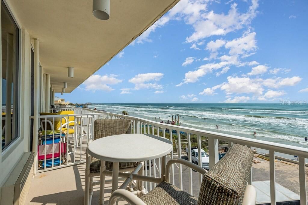 For Sale: $177,000 (1 beds, 1 baths, 399 Square Feet)