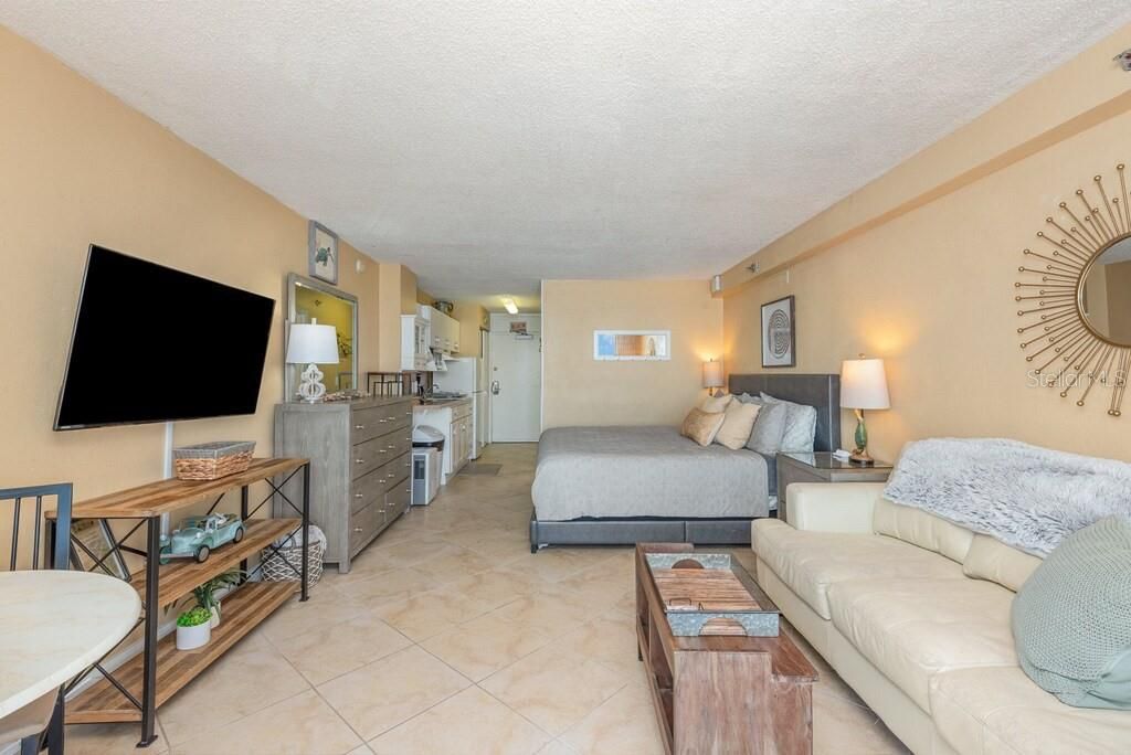 For Sale: $177,000 (1 beds, 1 baths, 399 Square Feet)