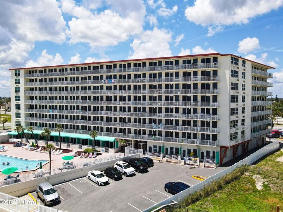 For Sale: $177,000 (1 beds, 1 baths, 399 Square Feet)