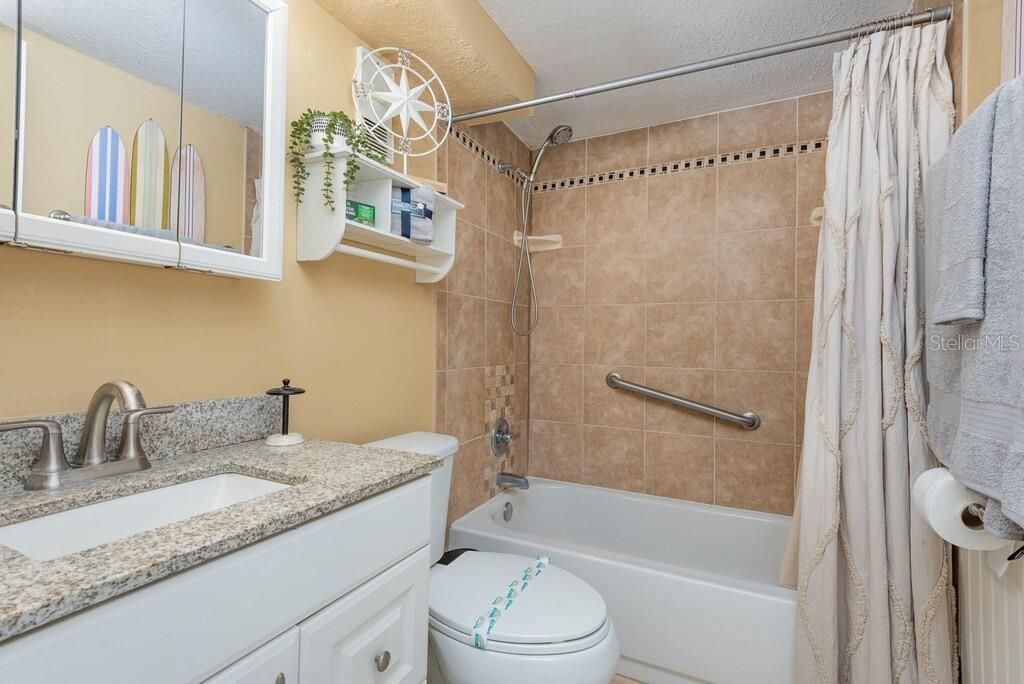 For Sale: $177,000 (1 beds, 1 baths, 399 Square Feet)