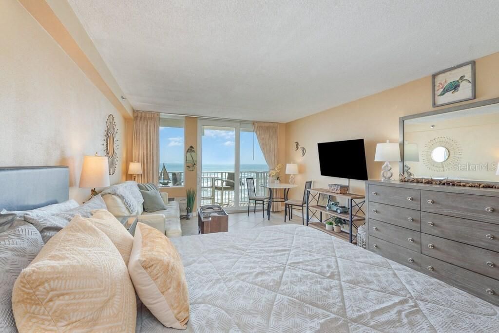 For Sale: $177,000 (1 beds, 1 baths, 399 Square Feet)