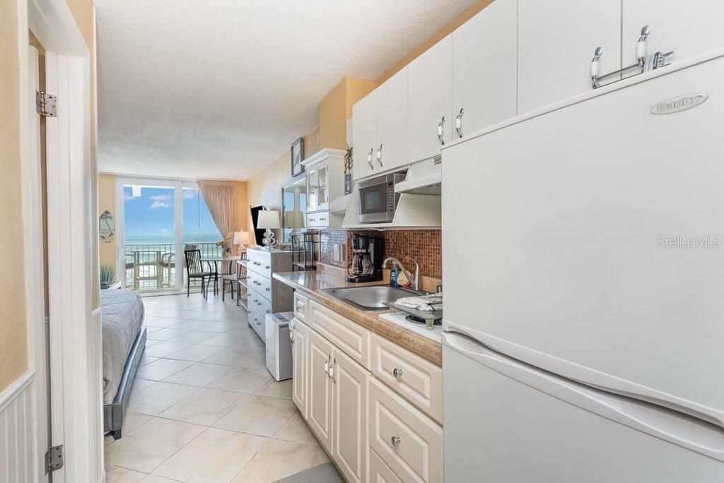 For Sale: $177,000 (1 beds, 1 baths, 399 Square Feet)