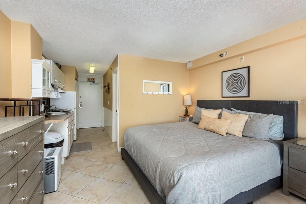 For Sale: $177,000 (1 beds, 1 baths, 399 Square Feet)