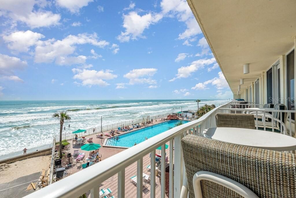 For Sale: $177,000 (1 beds, 1 baths, 399 Square Feet)