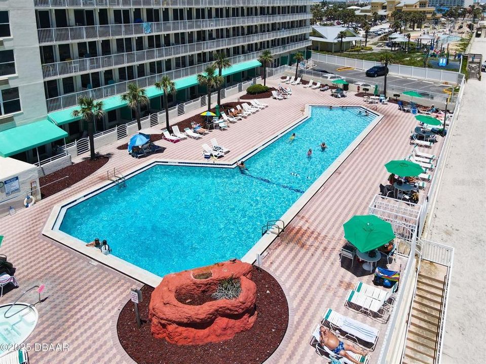 For Sale: $177,000 (1 beds, 1 baths, 399 Square Feet)