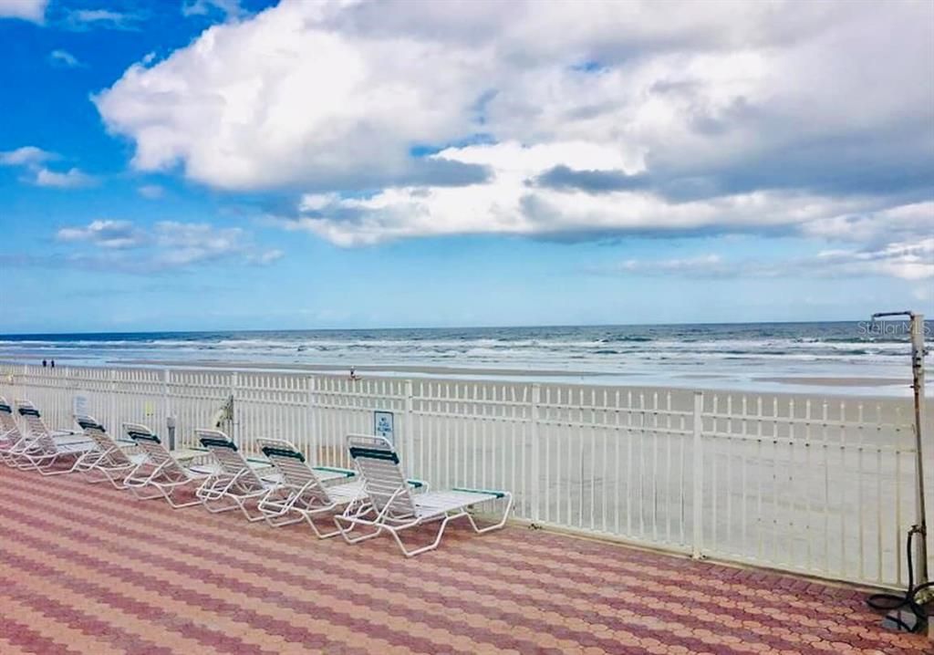 For Sale: $177,000 (1 beds, 1 baths, 399 Square Feet)