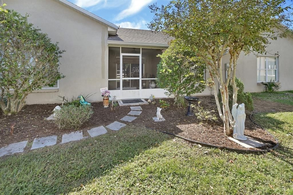 For Sale: $223,500 (2 beds, 2 baths, 939 Square Feet)