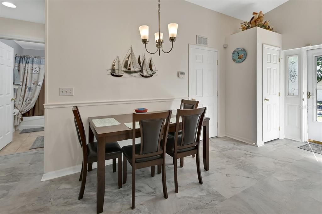 For Sale: $223,500 (2 beds, 2 baths, 939 Square Feet)