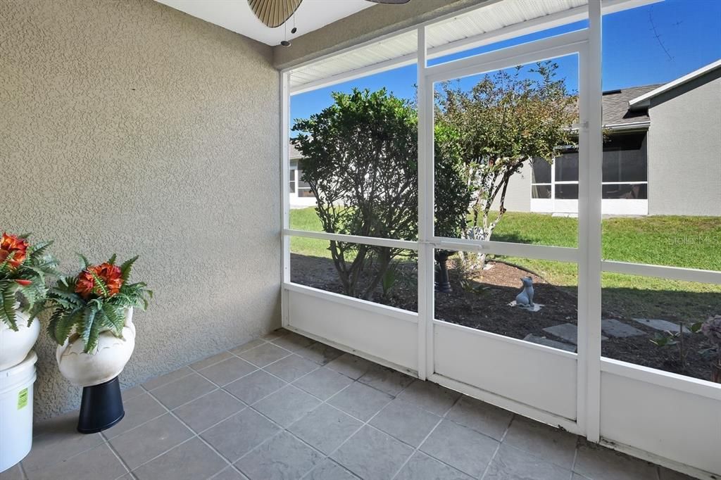 For Sale: $223,500 (2 beds, 2 baths, 939 Square Feet)