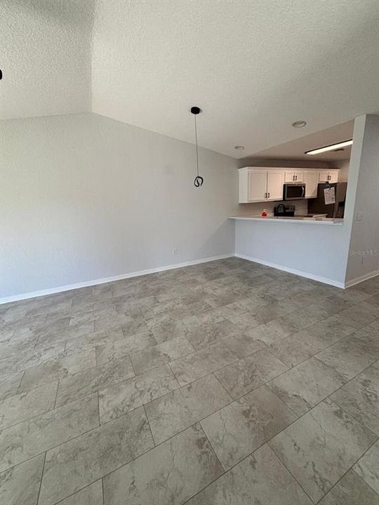 На продажу: $229,700 (2 спален, 2 ванн, 1314 Квадратных фут)