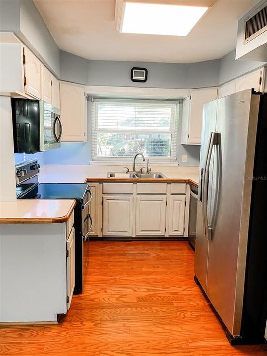 En Renta: $2,350 (3 camas, 2 baños, 1769 Pies cuadrados)