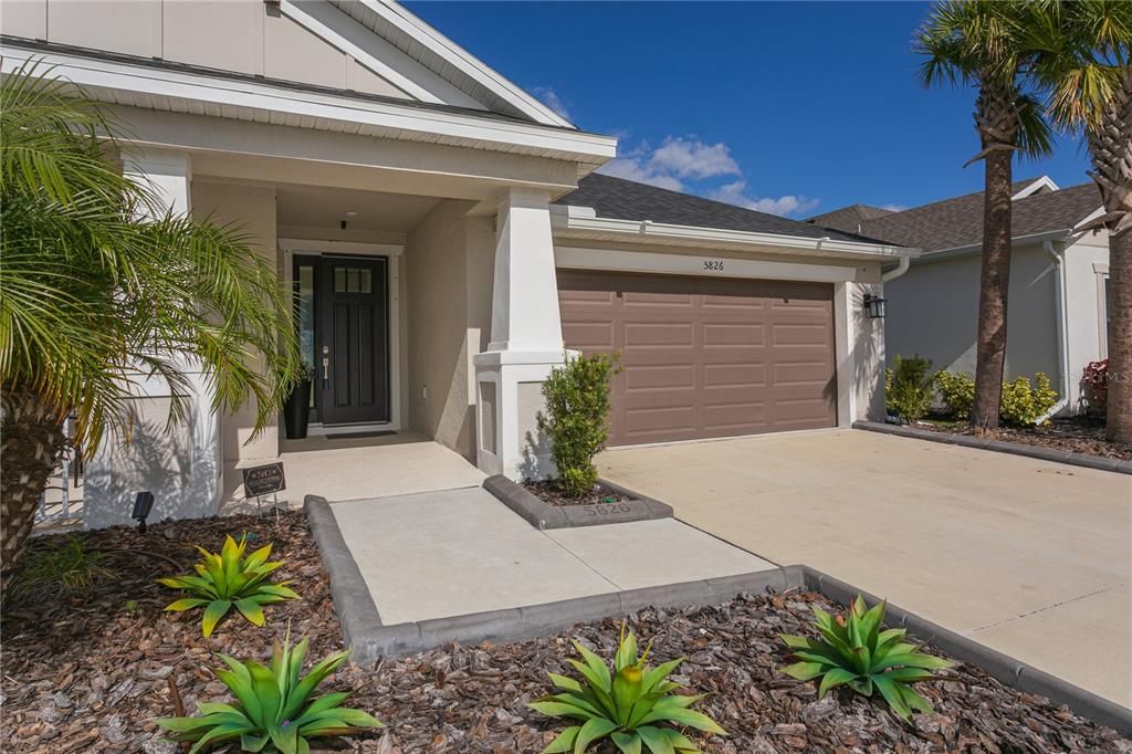 Active With Contract: $2,900 (3 beds, 2 baths, 2029 Square Feet)