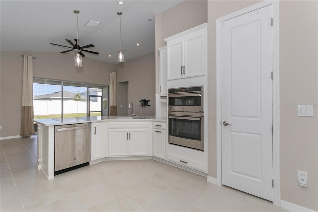 Active With Contract: $2,900 (3 beds, 2 baths, 2029 Square Feet)