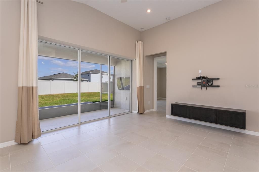 Active With Contract: $2,900 (3 beds, 2 baths, 2029 Square Feet)