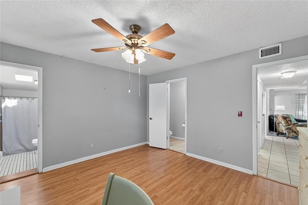 For Sale: $315,000 (3 beds, 1 baths, 1507 Square Feet)