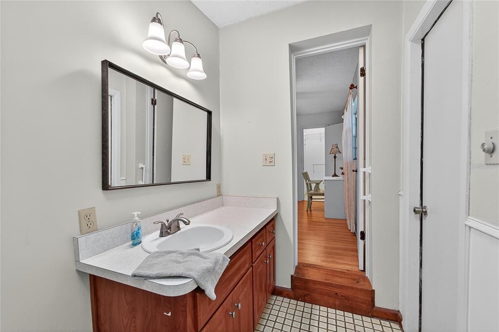 For Sale: $315,000 (3 beds, 1 baths, 1507 Square Feet)