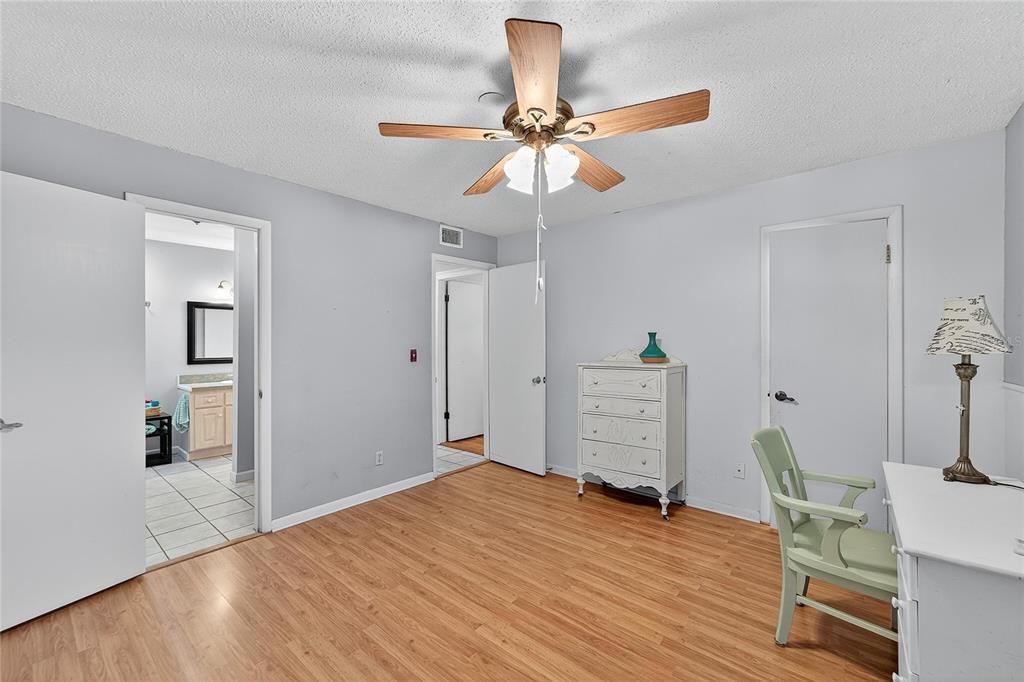 For Sale: $315,000 (3 beds, 1 baths, 1507 Square Feet)